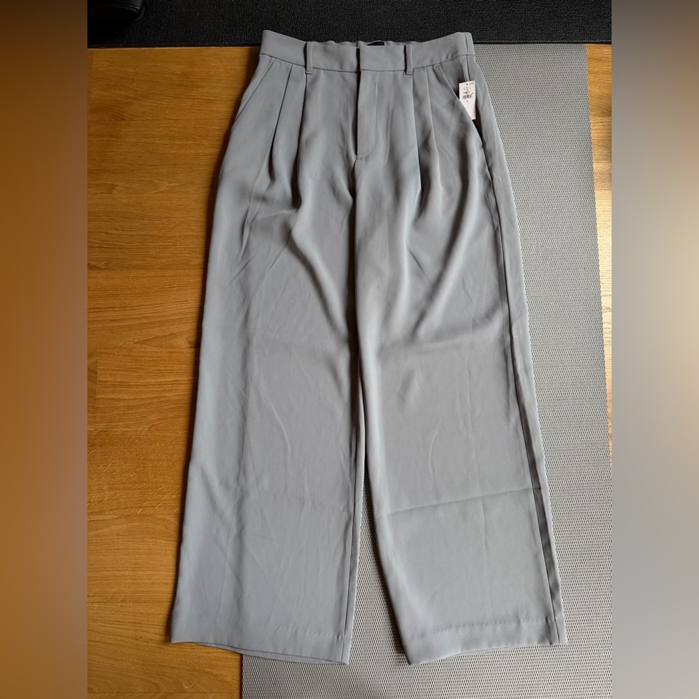 GAP High Rise Pleated Trousers sz 6 Brand New